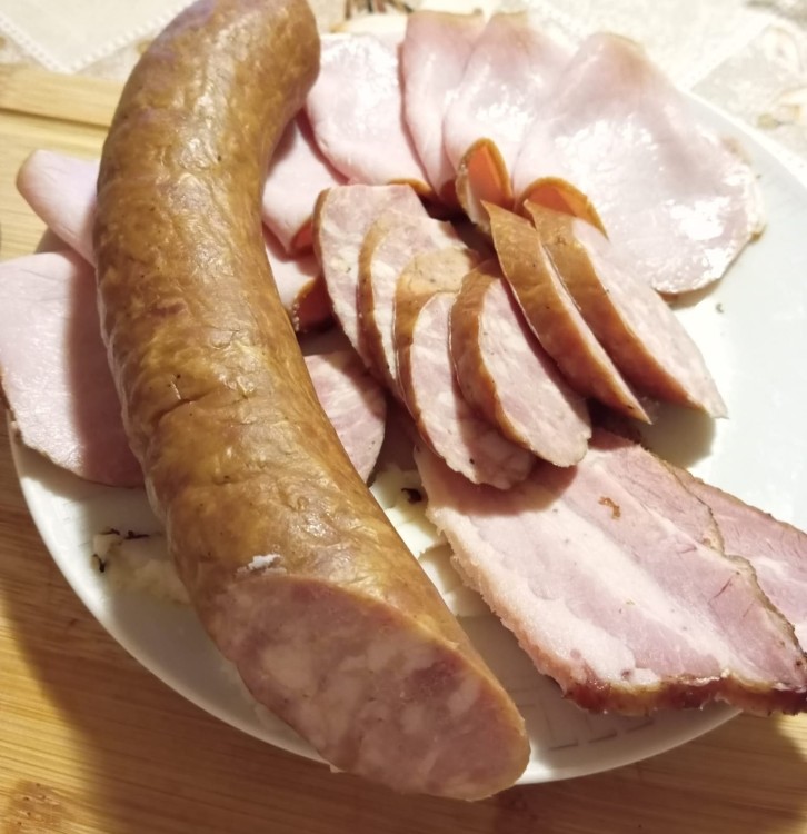 kielbasa wiejska trzy wedzarnie.jpg